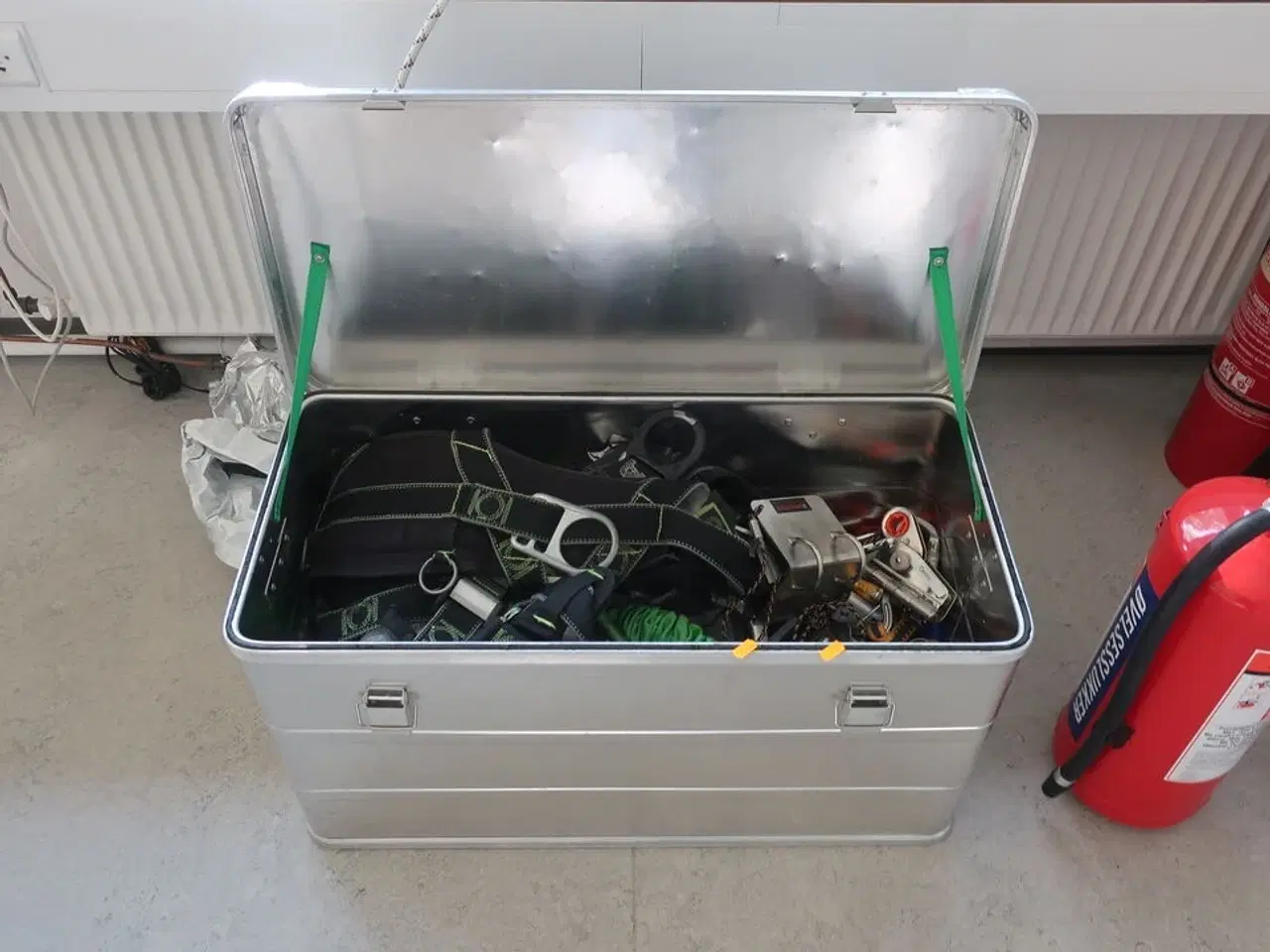 Billede 4 - Redningshejs SKYLOTEC MILAN & alukasse inkl. indhold