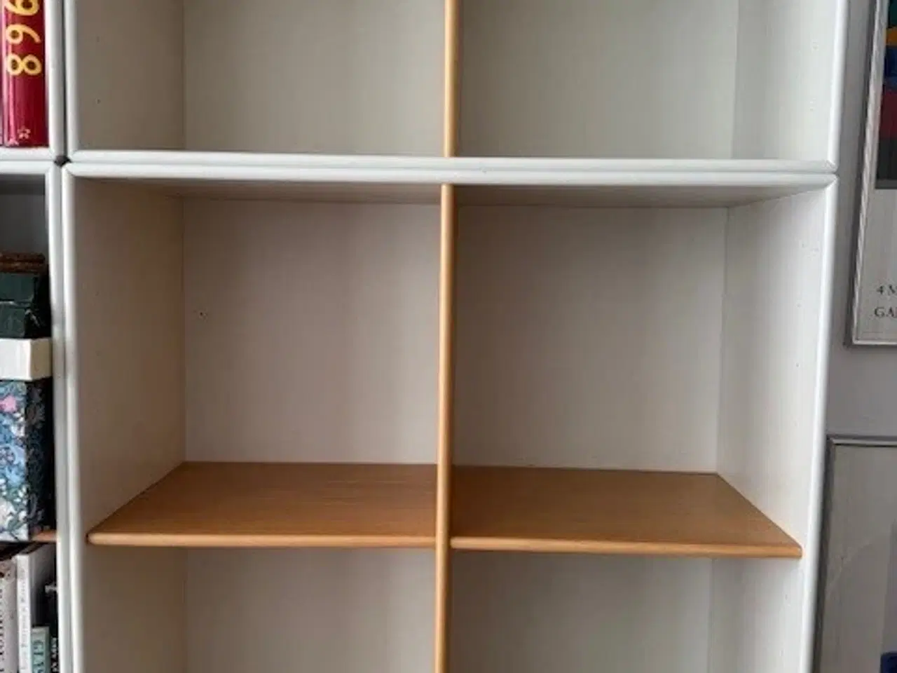 Billede 1 - Montana reolvæg med hylder og skab i hvid og bøget