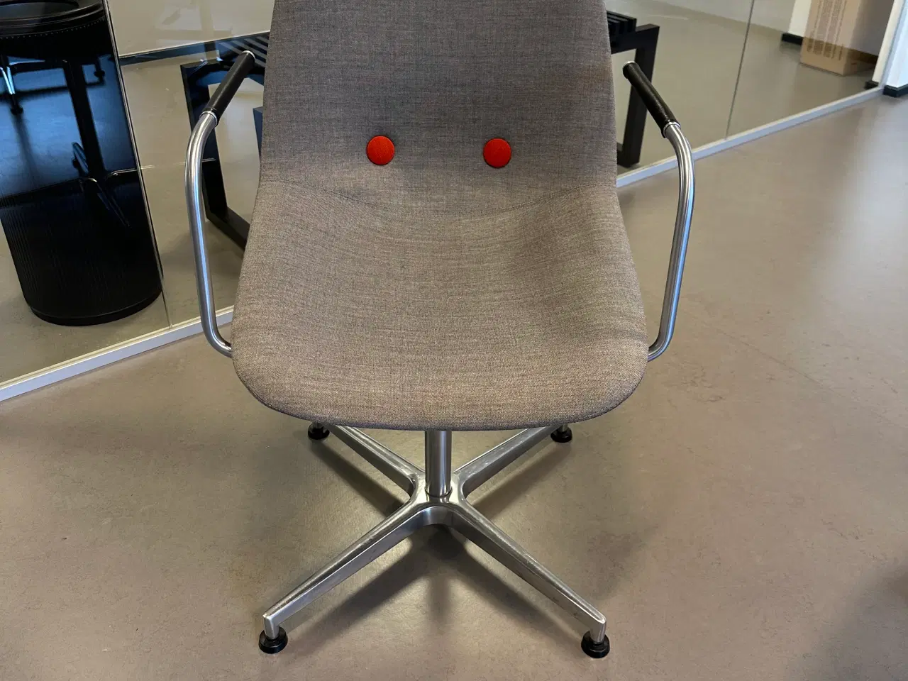 Billede 7 - Erik Jørgensen Eyes Swivel Armchair 10 stk grå