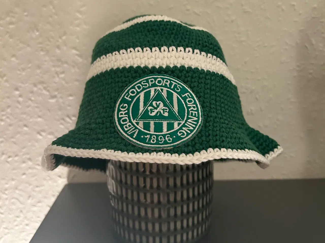 Billede 20 - Hæklede fodbold bøllehatte