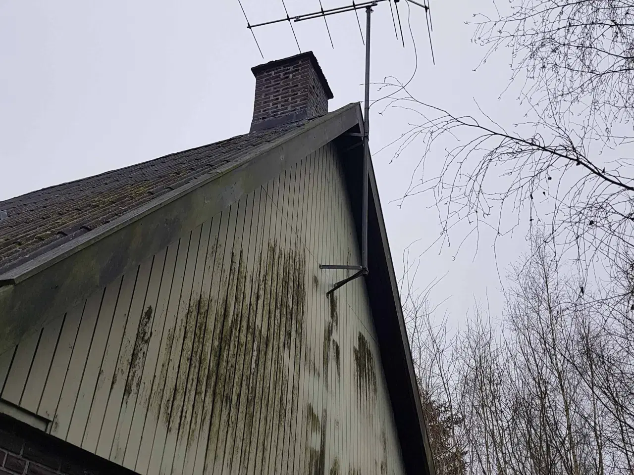 Billede 1 - Antennemast med beslag og antenne 