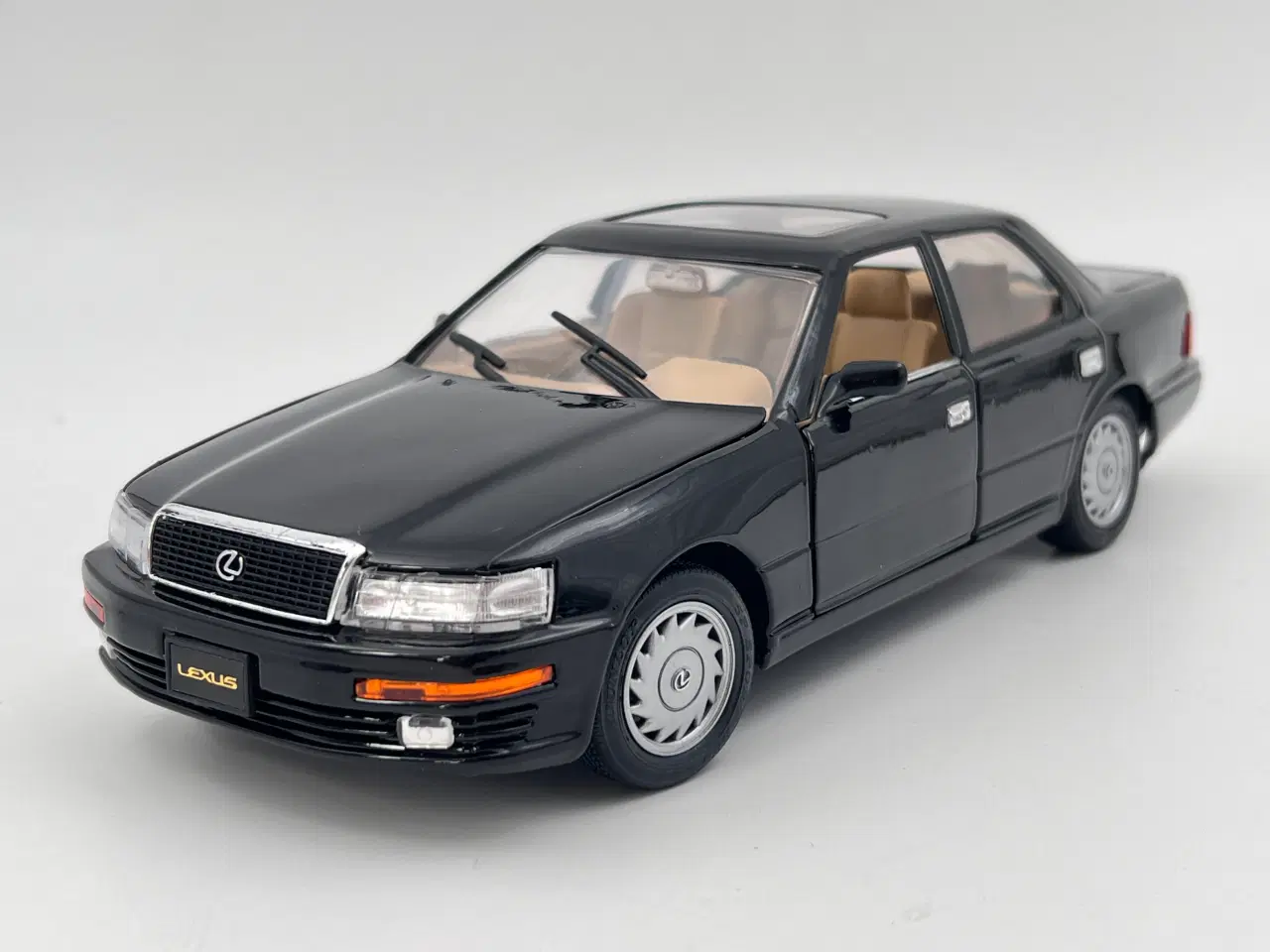 Billede 2 - 1989 Lexus LS400 1:18 