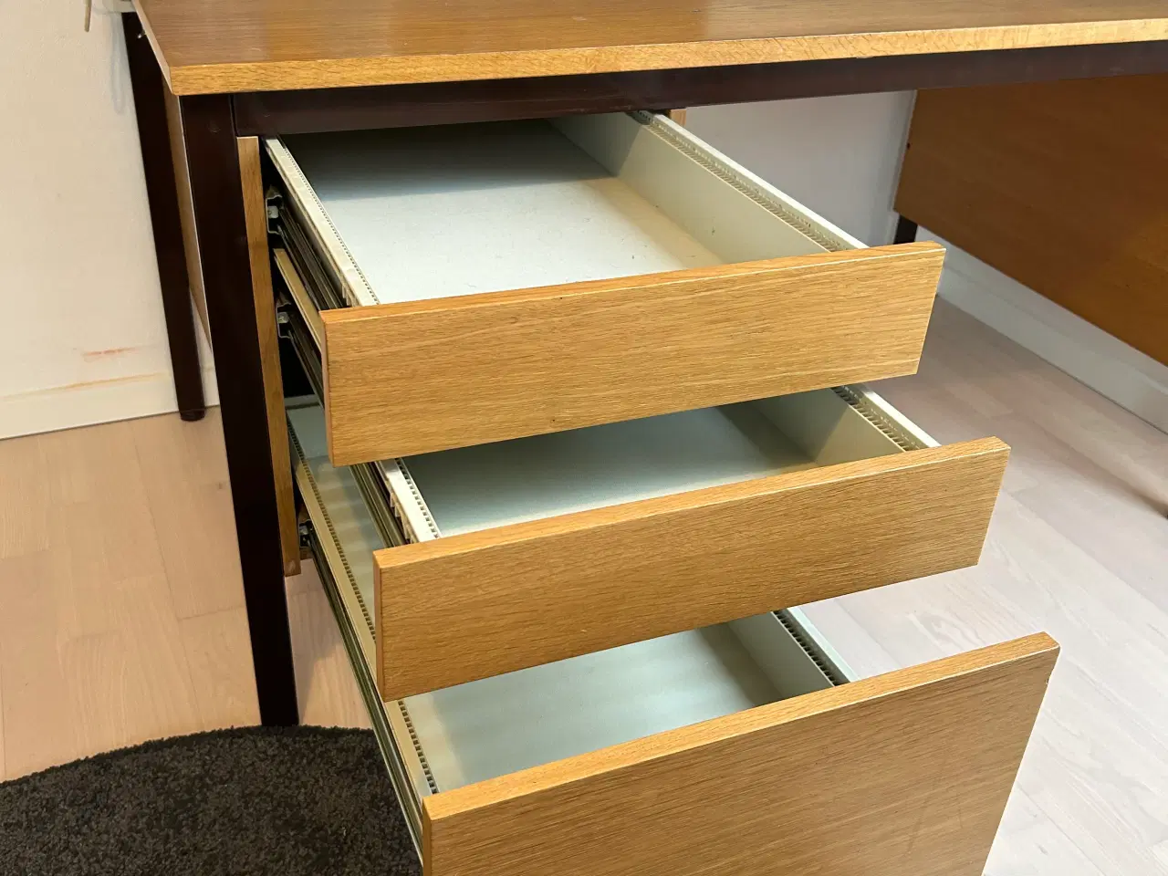 Billede 2 - Stort solidt B8 System skrivebord