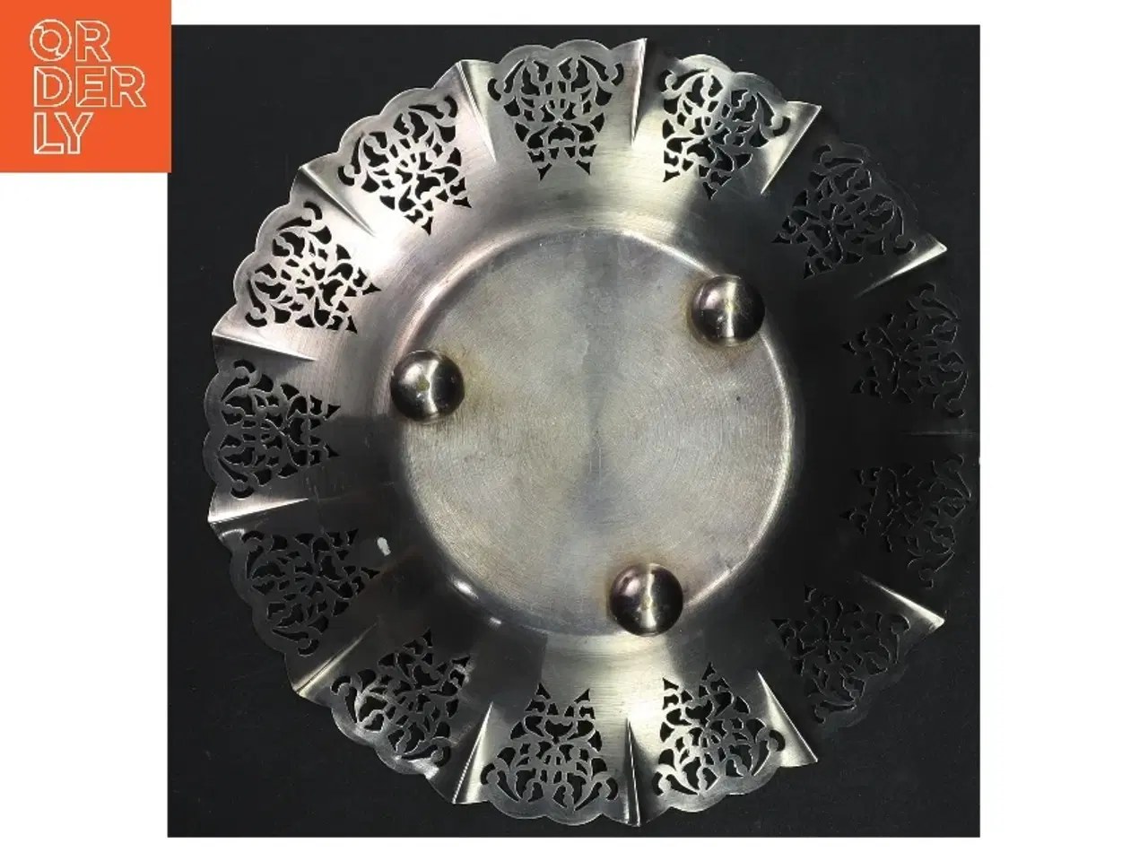 Billede 2 - Sølvfarvet frugtskål med udskæringer (str. 21,5x4,5 cm)