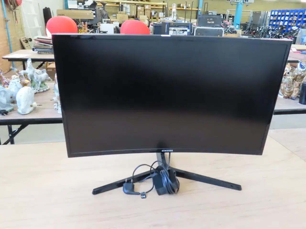 Billede 1 - 27" Computerskærm SAMSUNG C27F396FHU
