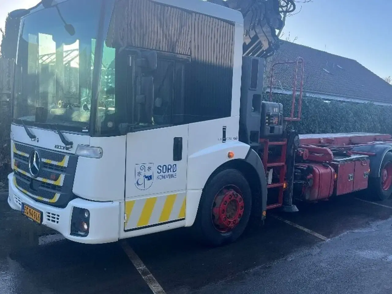 Billede 1 - Mercedes-Benz ECONIC 2630 med HIAB 192 E-4 kran og SAWO Wirehejs.