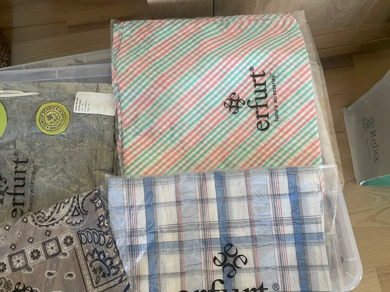 Billede 9 - Diverse Erfurt tørklæder o.lign.
