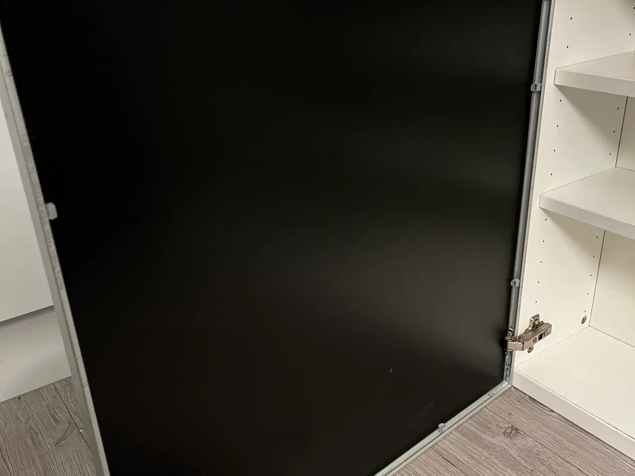 Billede 6 - Væghængt skab