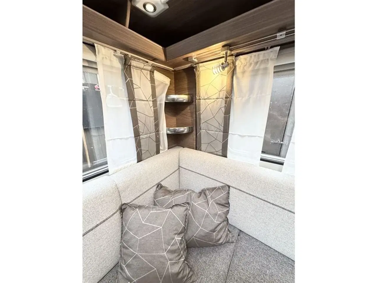 Billede 5 - 2020 - Knaus Sport 450 FU - Silver Selection   Franskseng-Gulvtemp.-Mover-Telt
