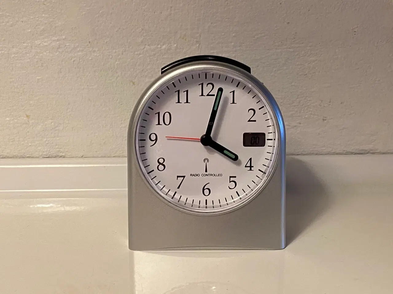 Billede 1 - TFA radiostyret vækkeur, grå, 98.1040, kr. 75,-