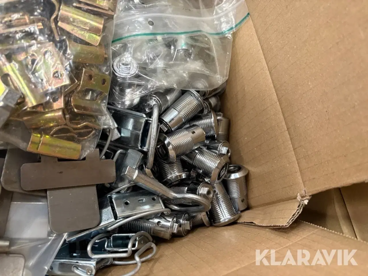 Billede 11 - Assorteret lot med beslag, låse, spænder mm.