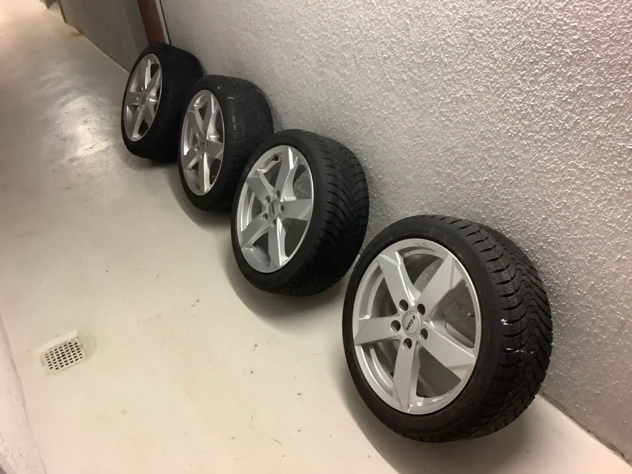 Billede 1 - 17” Rial alufælge med nye dæk