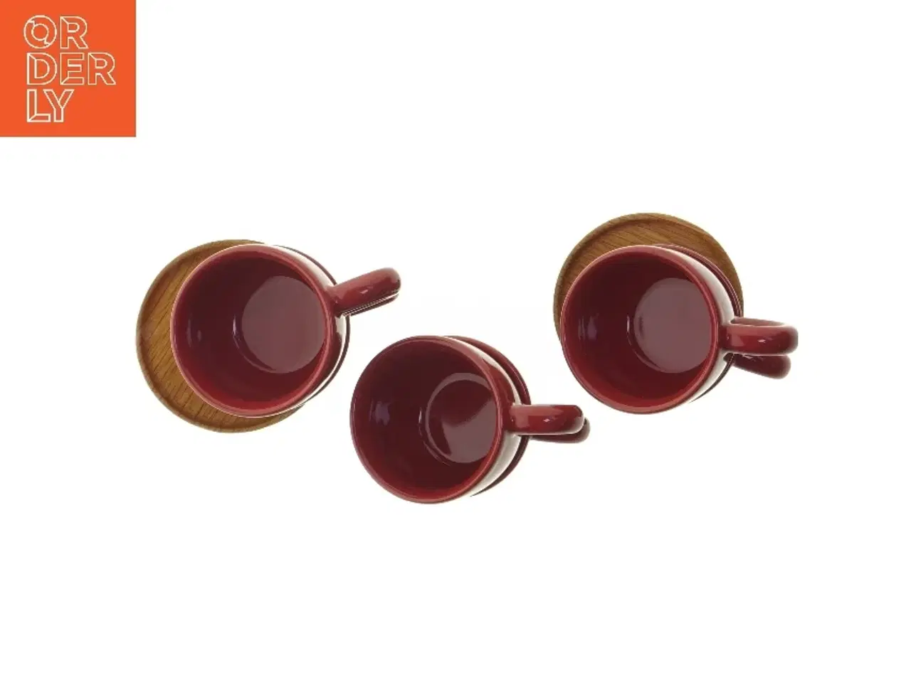Billede 2 - Røde kaffekopper med træunderlag fra Hgan&#228;s (str. Ø 6,5 & 8 cm)
