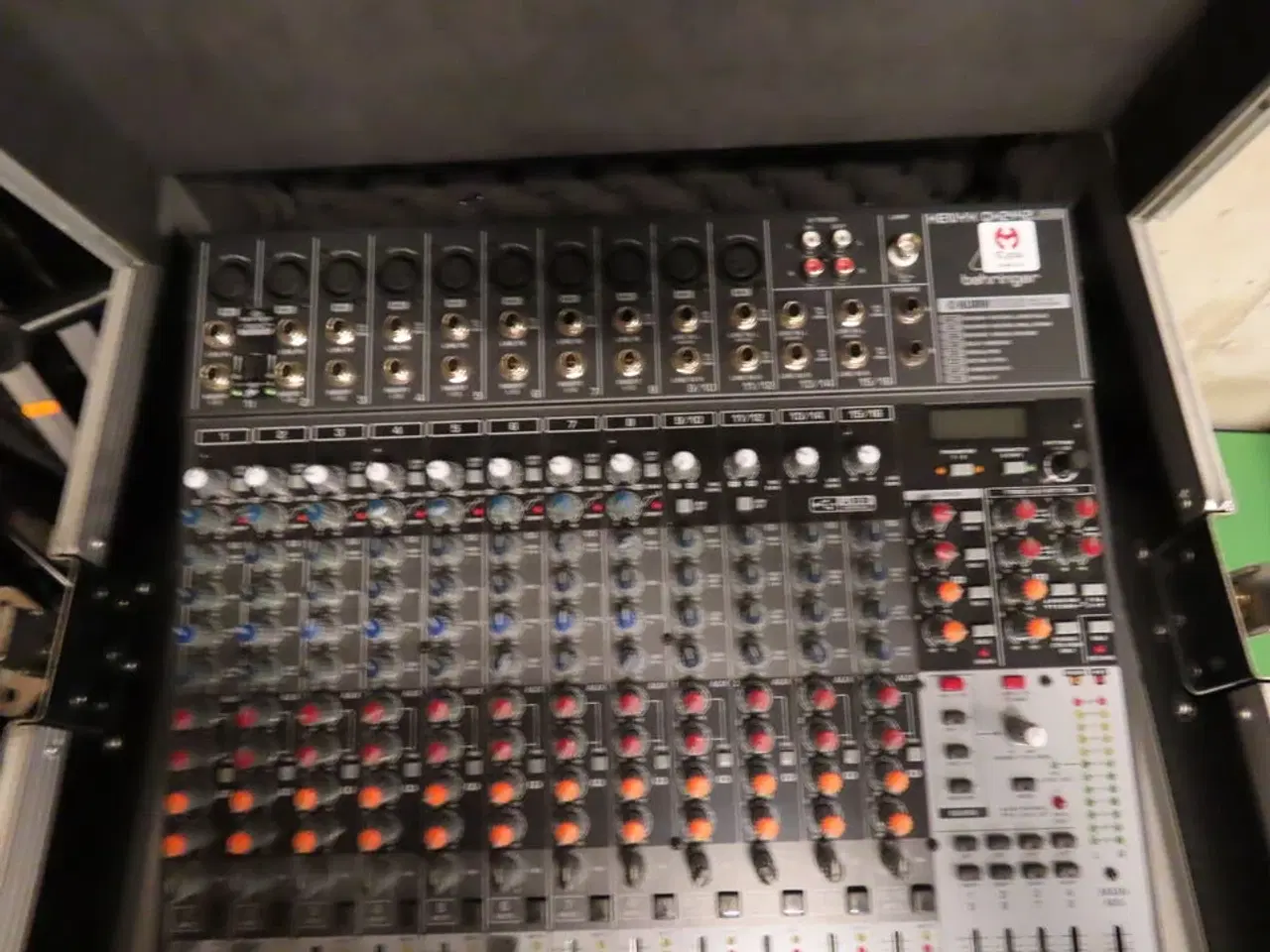Billede 7 - Mixerpult BEHRINGER XENUX QX2442USB samt flightcase