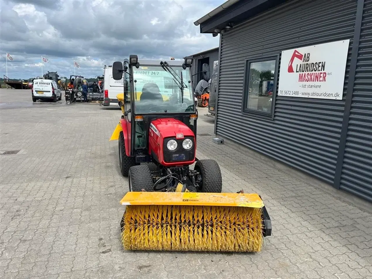 Billede 2 - Massey Ferguson 1523 med kost og saltspreder