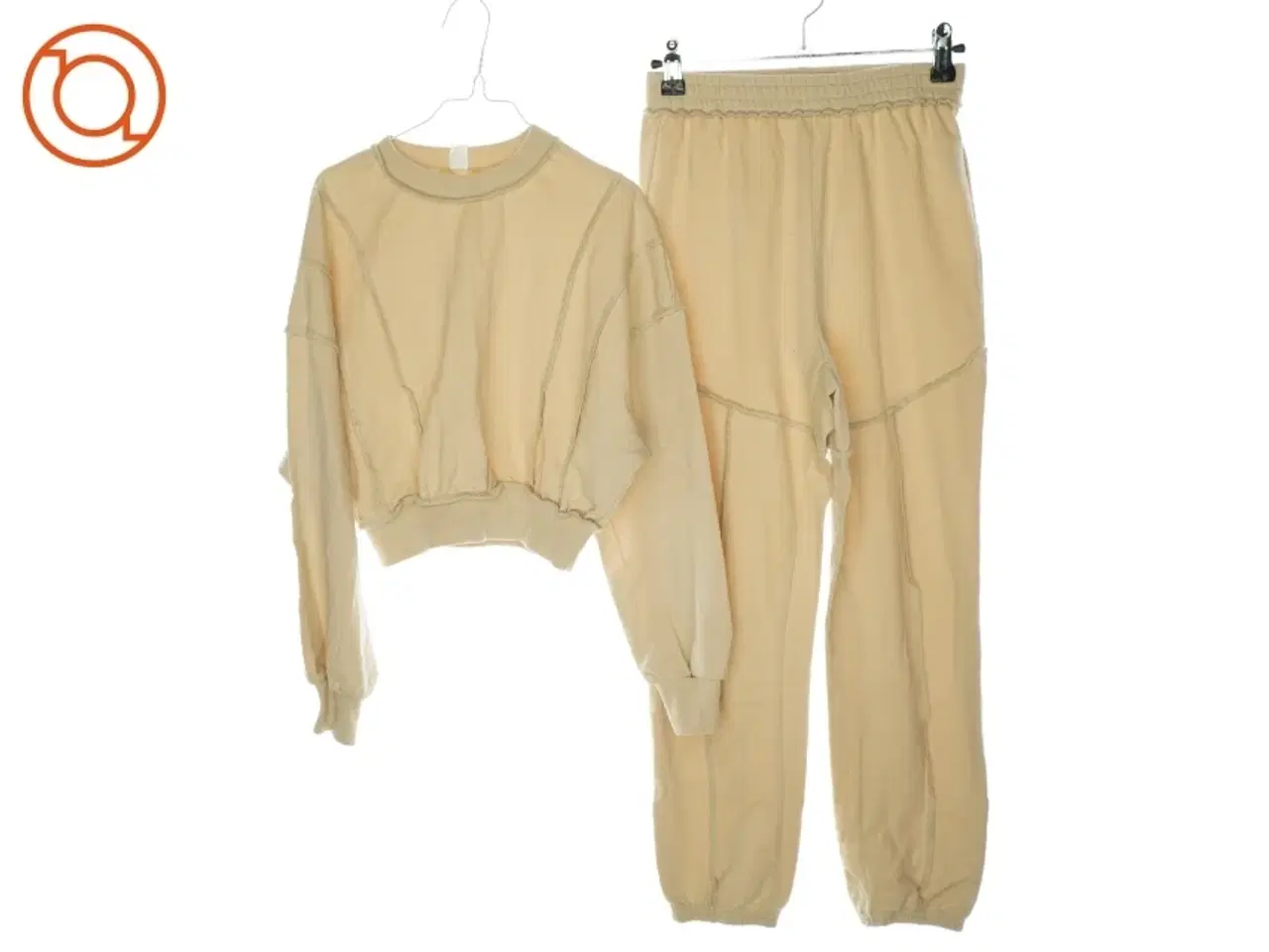 Billede 1 - Sæt med bukser og bluse fra Shein (str. 146)