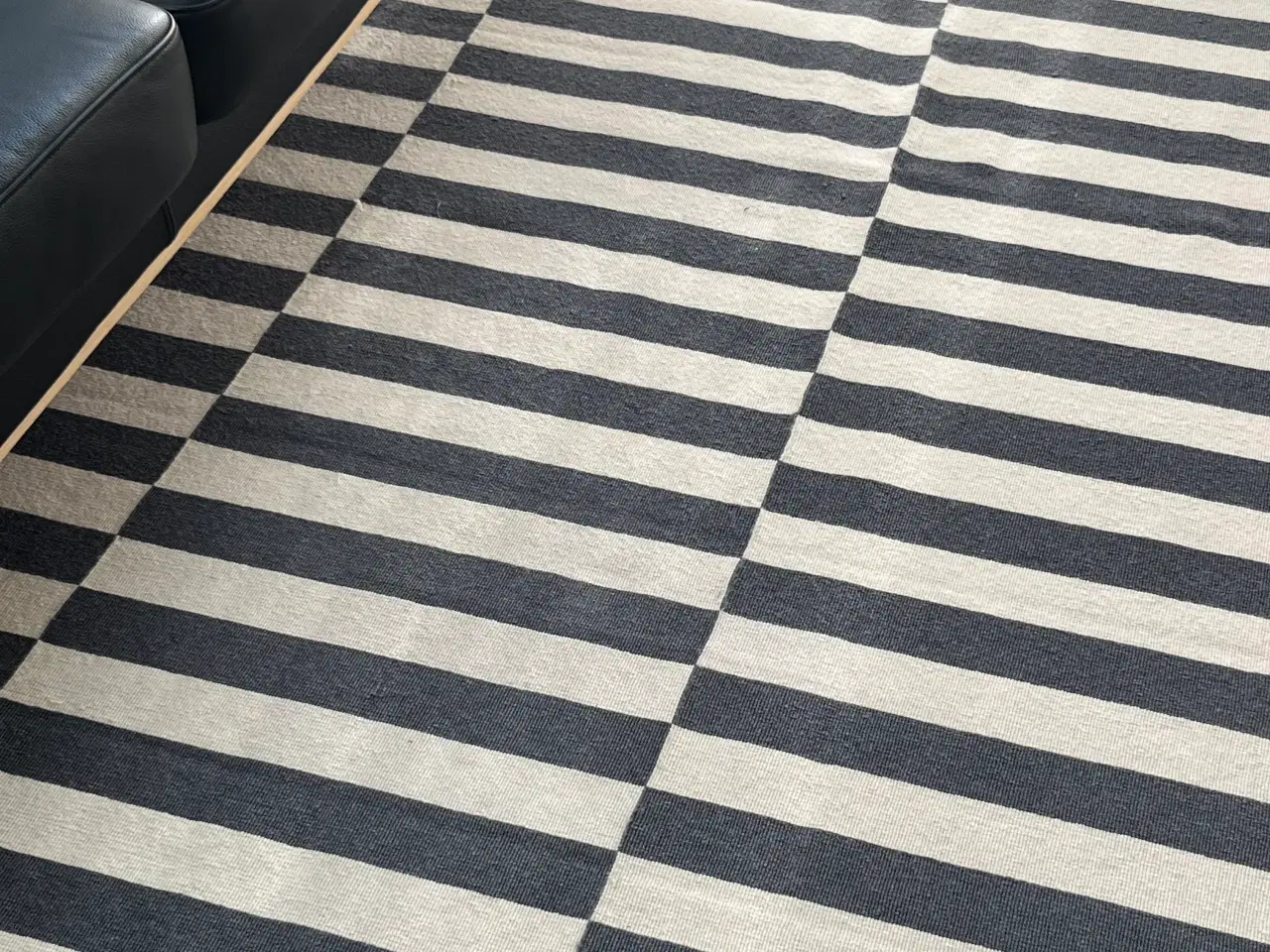 Billede 2 - 2 ens Gulvtæpper i uld