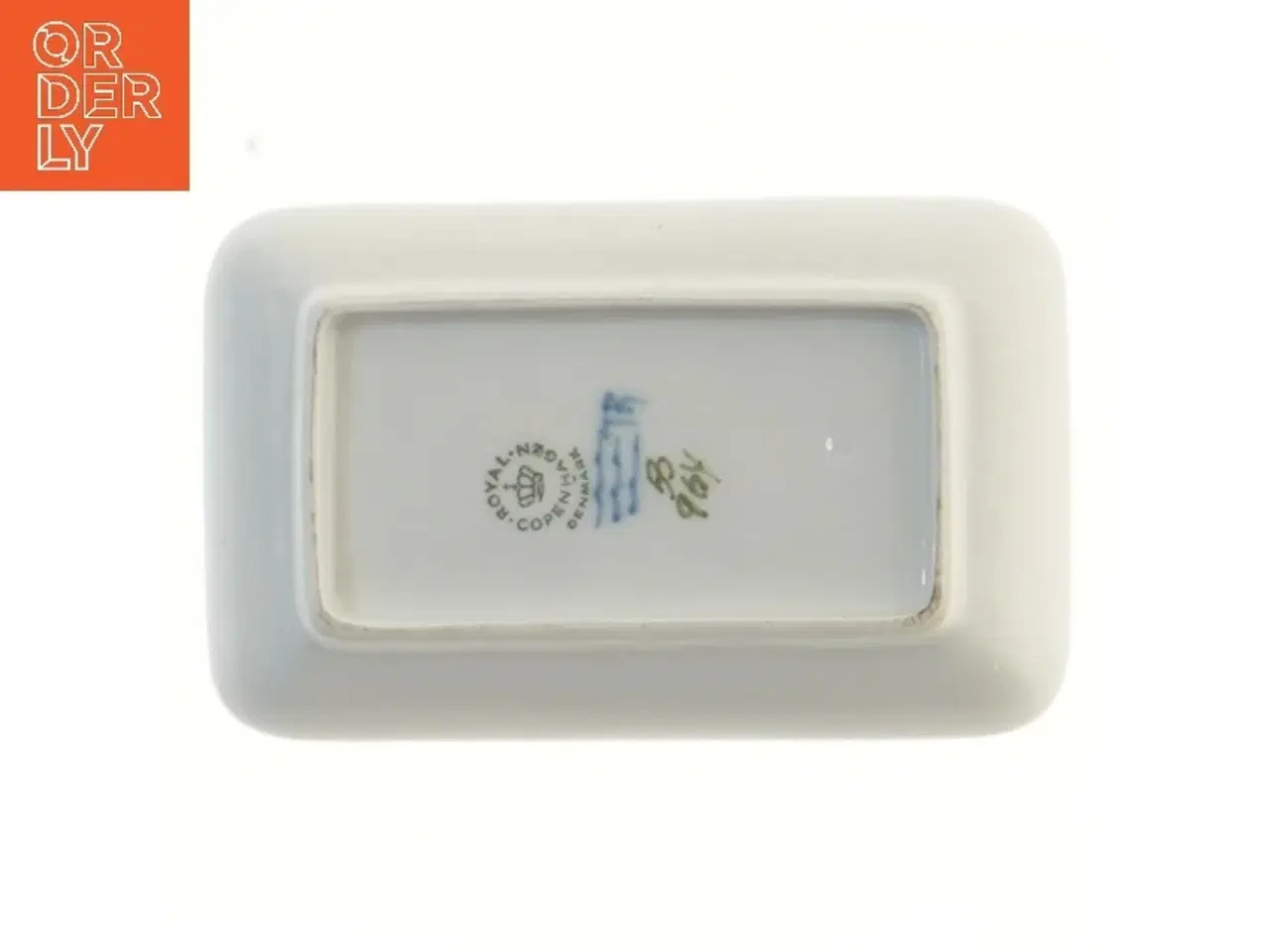 Billede 2 - Royal Copenhagen porcelænsbakke med blomstermotiv fra Royal Copenhagen (str. 13x8 cm)