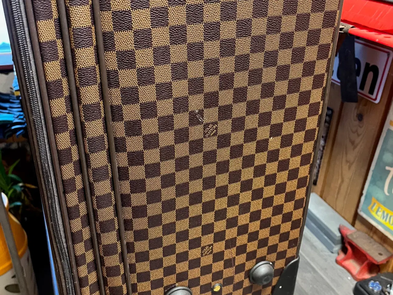 Billede 2 - Kuffert, med hjul