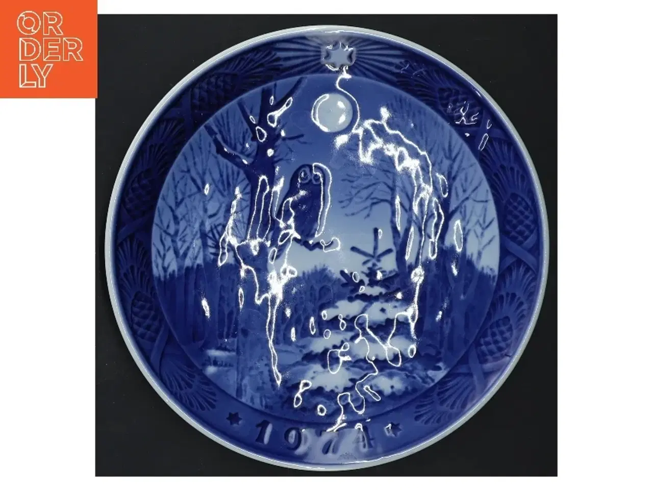 Billede 1 - Dekorativ porcelænstallerken 1974 fra Royal Copenhagen (str. Ø 18,5 cm)