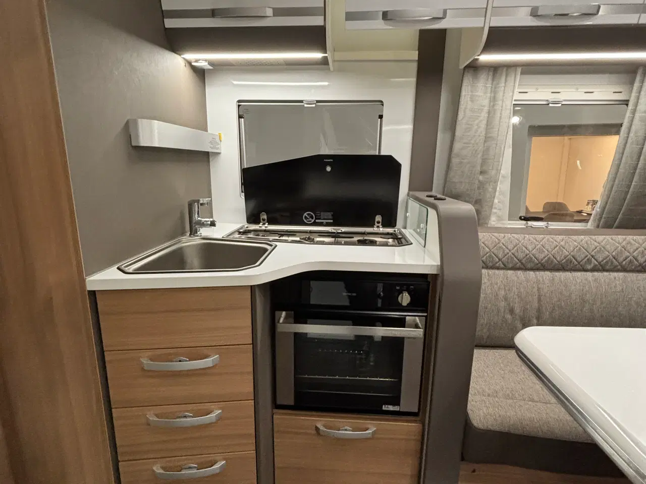 Billede 8 - Autocamper til salg - Adria 670 DL Matrix Plus