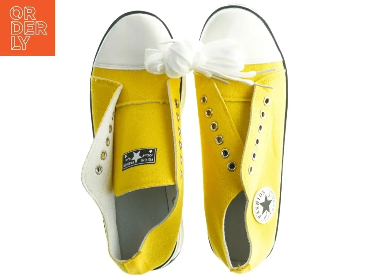 Billede 1 - Gule sneakers med hvid snørebånd-detalje fra Fashion Classic (str. 37)