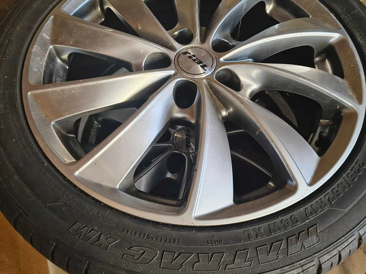 Billede 1 - Dæk og fælge 