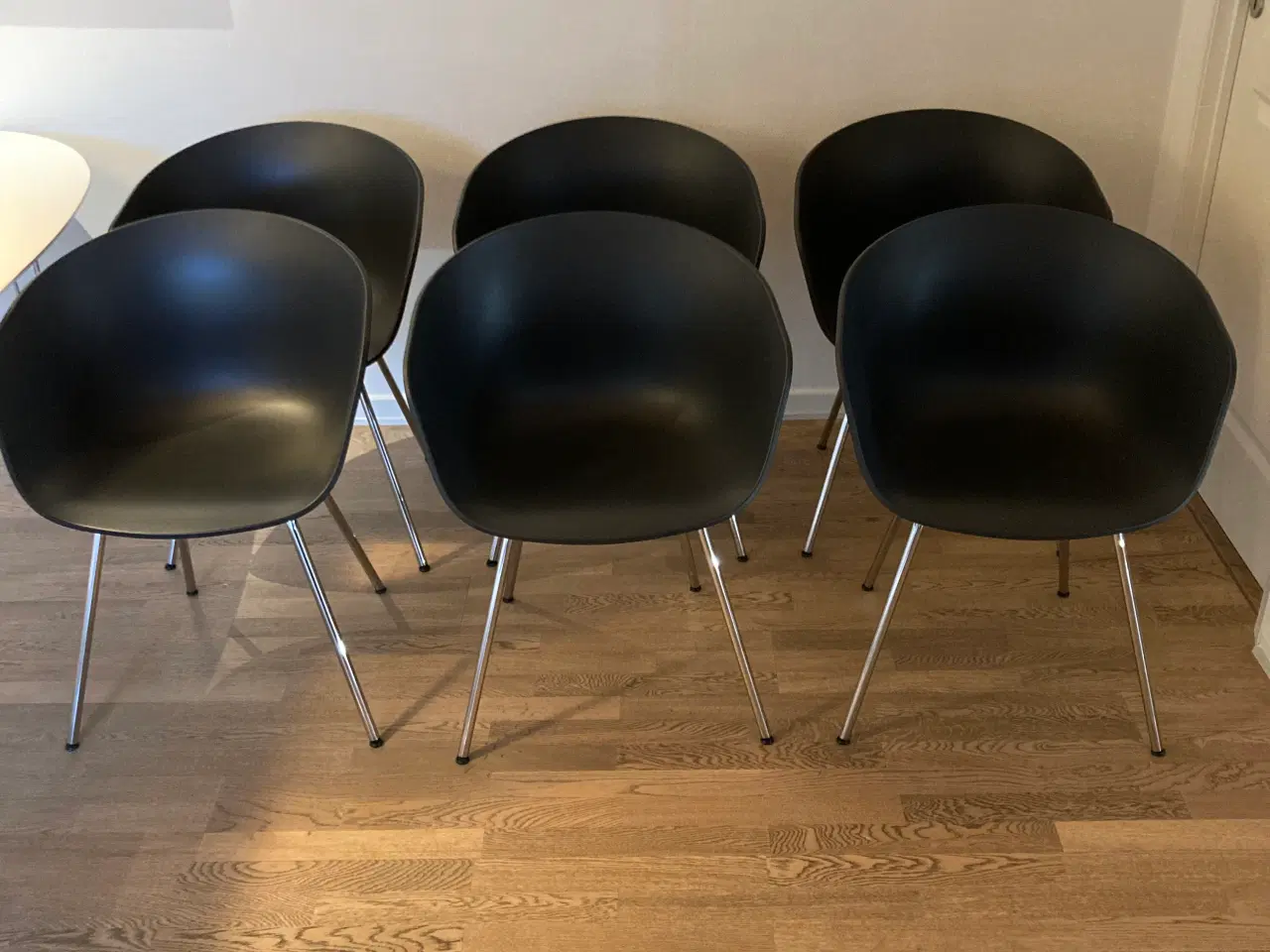 Billede 4 - Spisebord med 6 Hay stole (Normalpris 17.000kr.) 