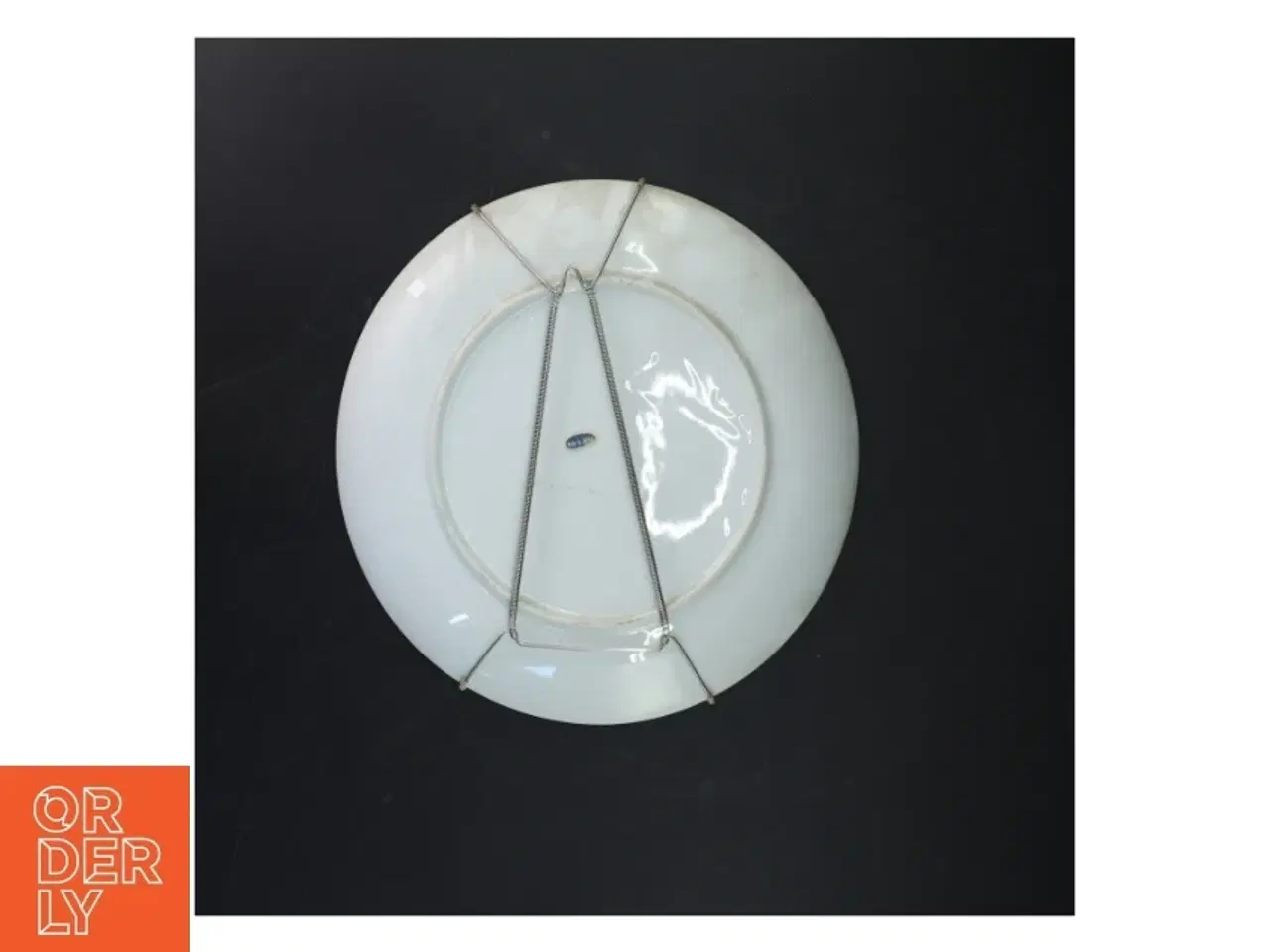 Billede 3 - Dekorativ porcelænstallerken med påfuglemotiv (str. Ø 26,5 cm)