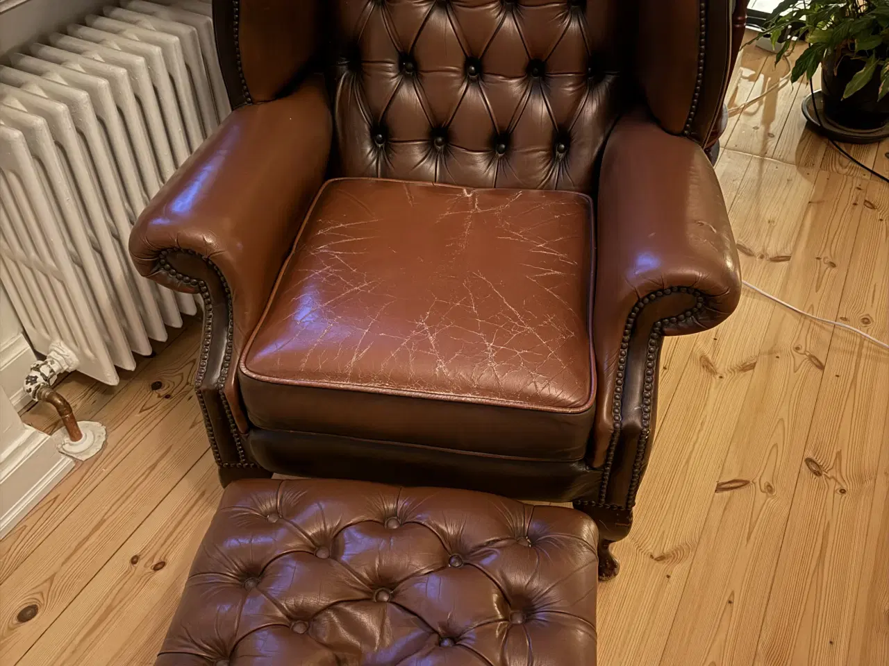 Billede 3 - Chesterfield stol med fodskammel