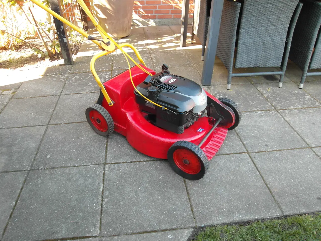 Billede 1 - Plæneklipper Klippo med Briggs&Stratton motor.