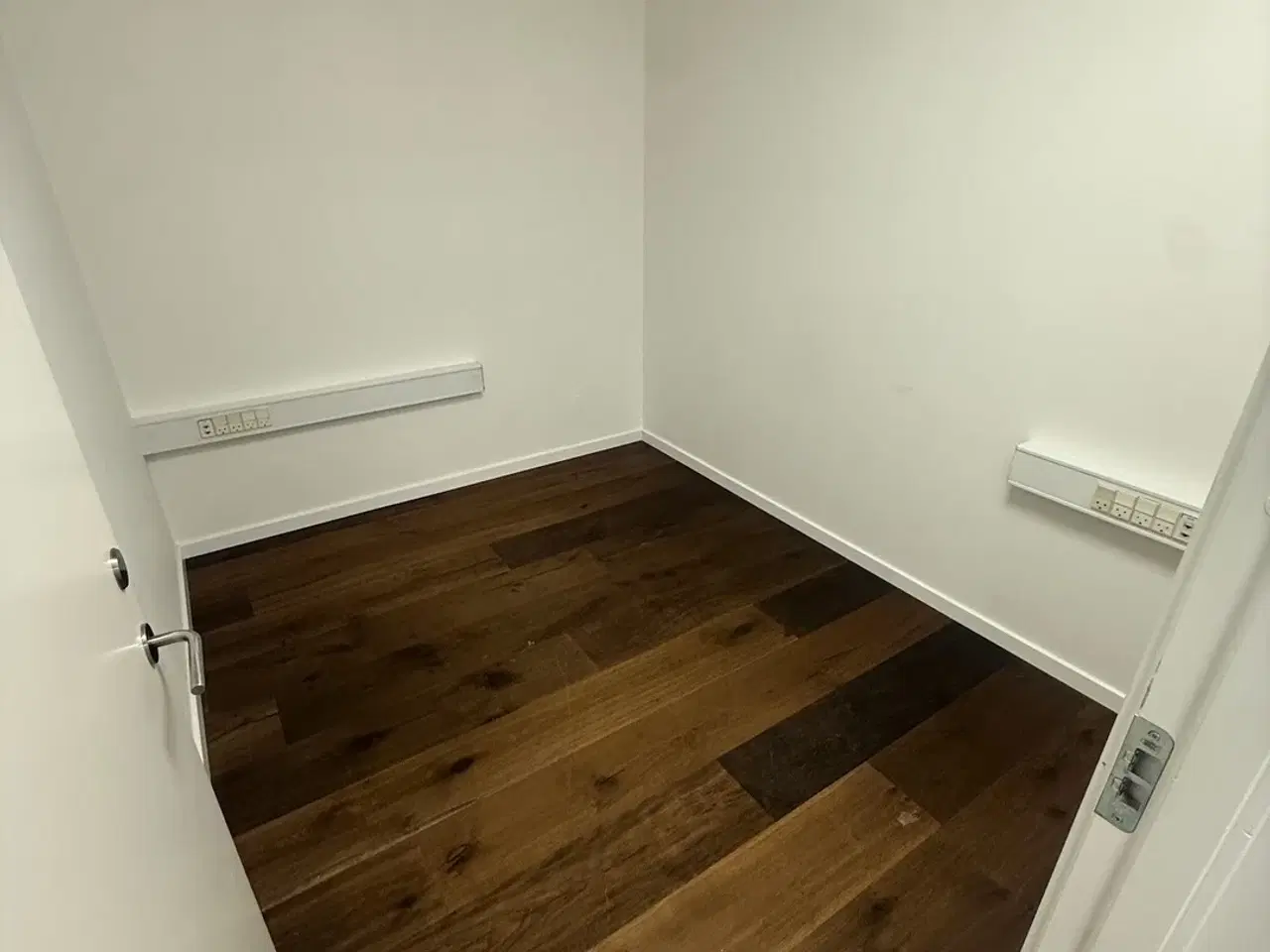 Billede 3 - Rummeligt kontor