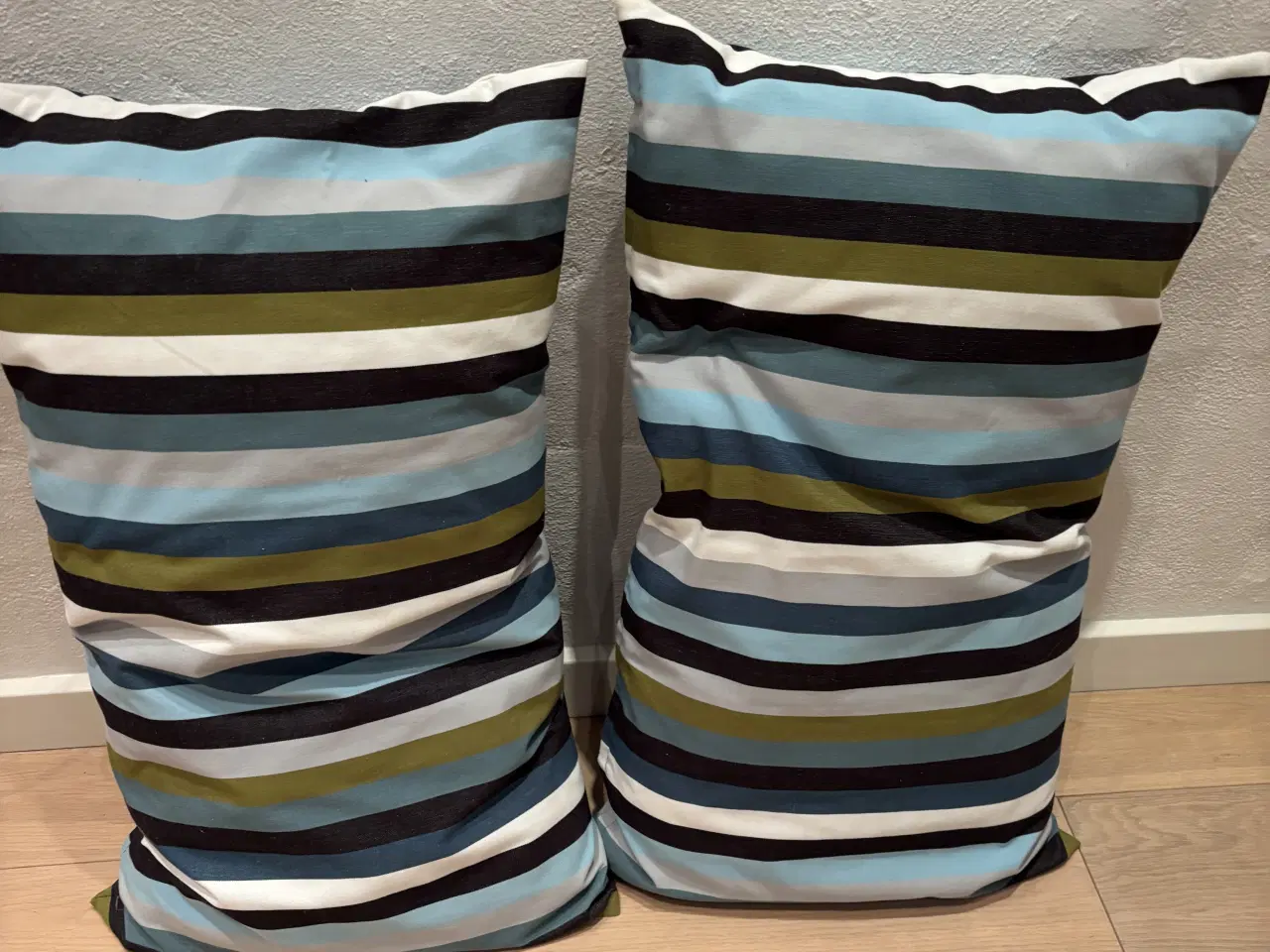 Billede 2 - 2 stk fine pynte puder