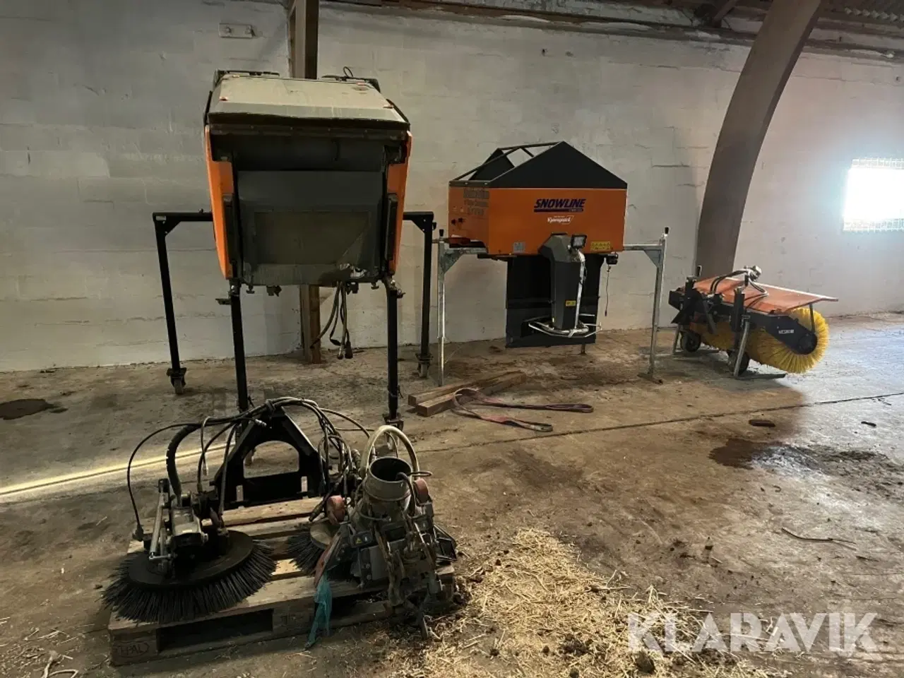 Billede 5 - Redskabsbærer Kärcher MIC 42 med redskaber