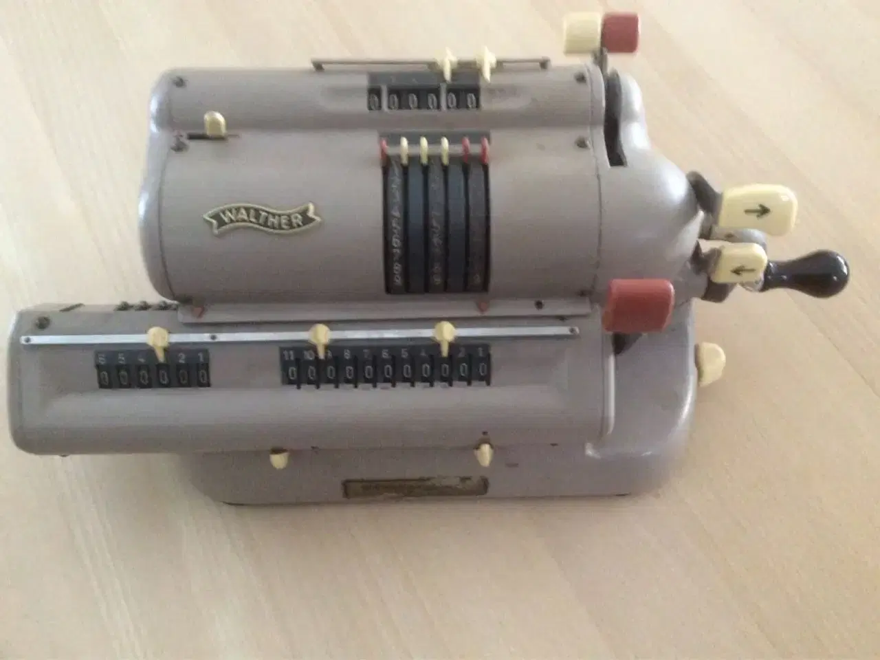 Billede 1 - Antik mekanisk regnemaskine