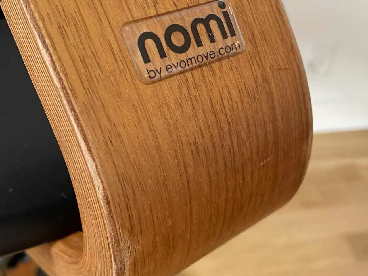 Billede 3 - Nomi højstol fra stokke i valnød/sort