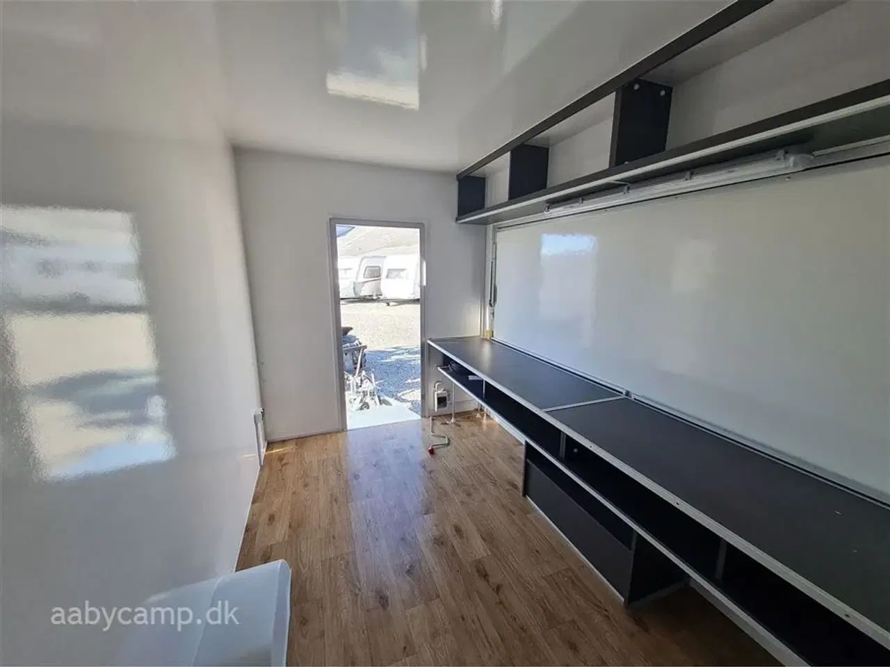 Billede 4 - 0 - Aabytrailer 362 Salgsvogn   Luksus model med Koksgrå indretning og træ look gulv