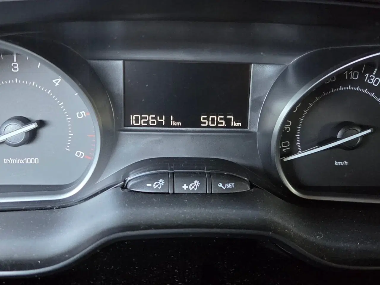 Billede 7 - Peugeot 208 1,5 BlueHDi 100 Signature Sky