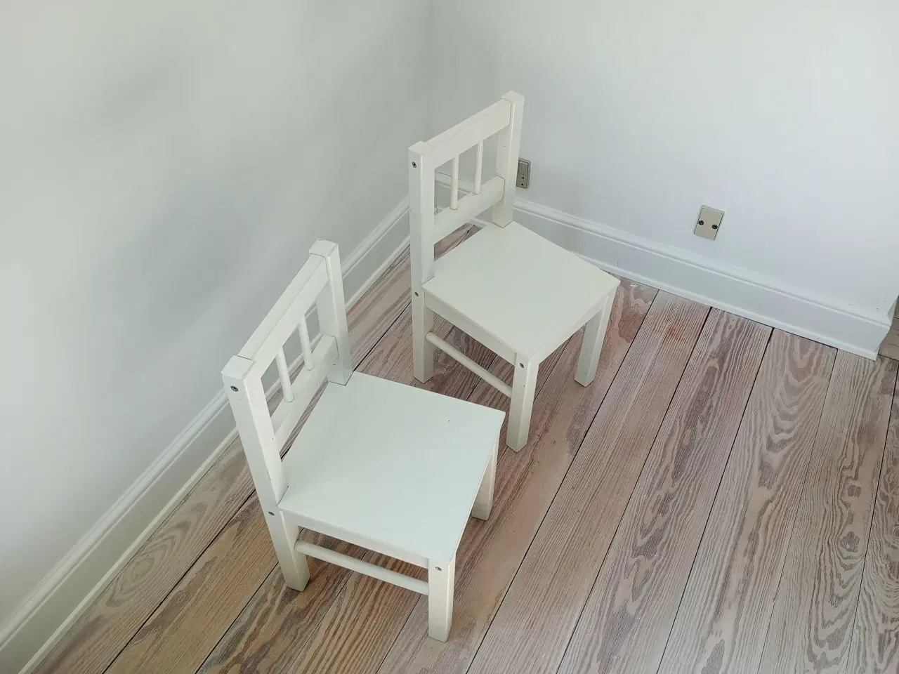 Billede 1 - IKEA børnestole hvid træ 