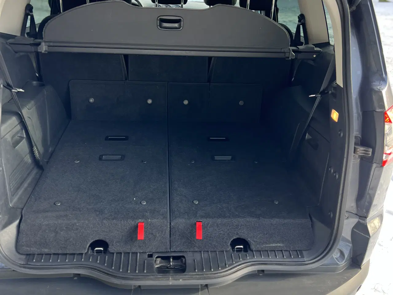 Billede 8 - Dejlig stor og rumlig 7 personers bil