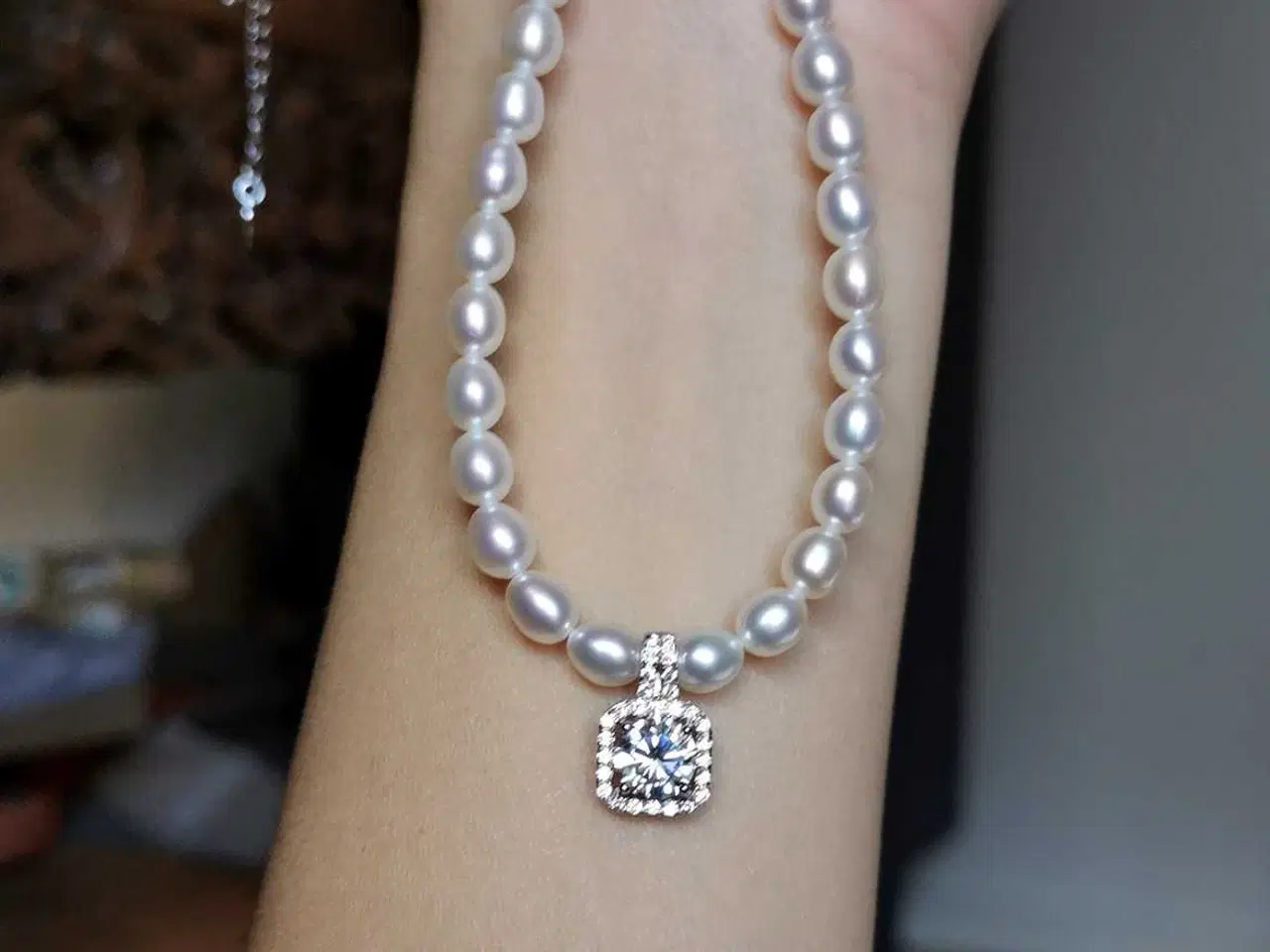 Billede 3 - Sølv ferskvandsperlehalskæde med moissanitvedhæng
