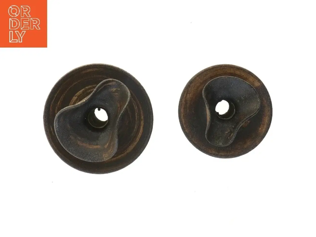 Billede 3 - To rustikke lysestager (str. 23,5x21,5 cm)