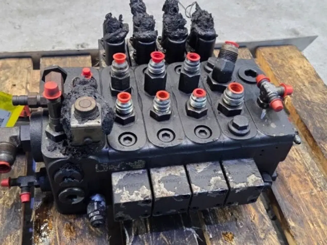 Billede 17 - Bobcat  TL38.70X  Hydraulikventil  7357421