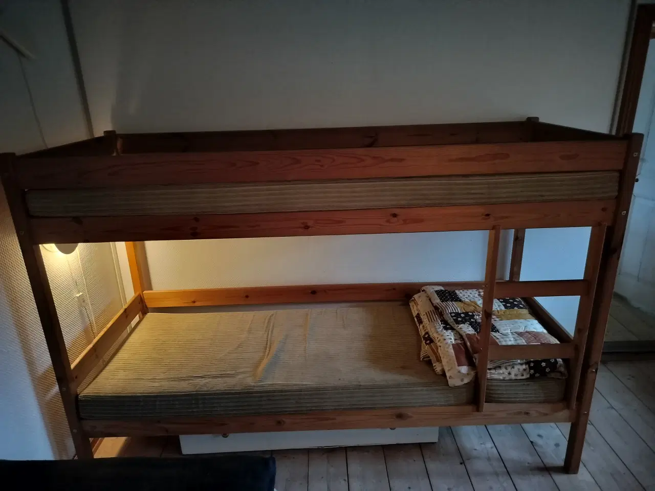 Billede 3 - Køjeseng gammel 