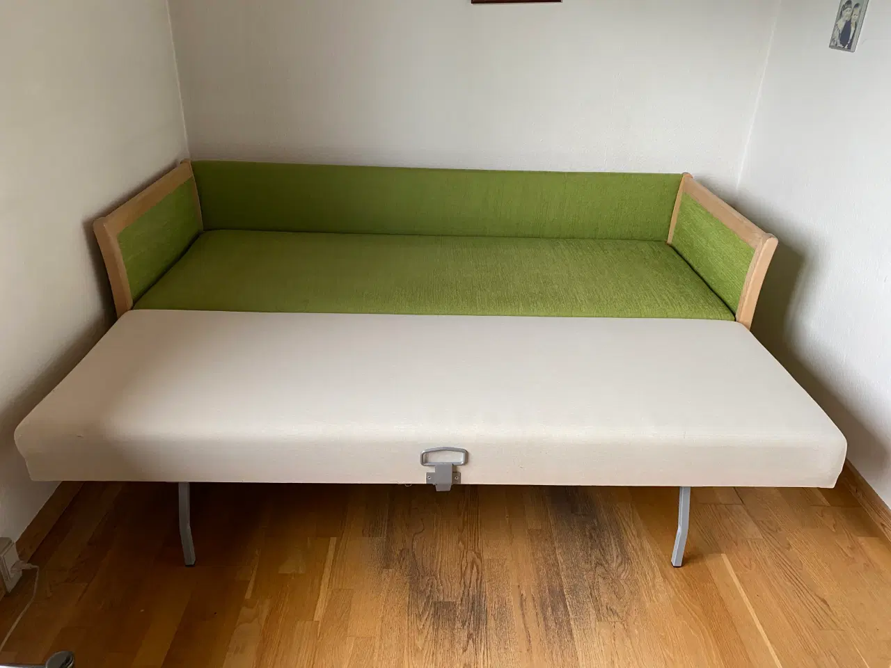 Billede 2 - Sovesofa i mintgrøn udslået 150 cm 