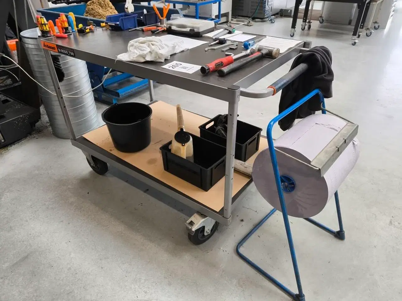 Billede 1 - Arbejdsbord på hjul GARANT m. indhold