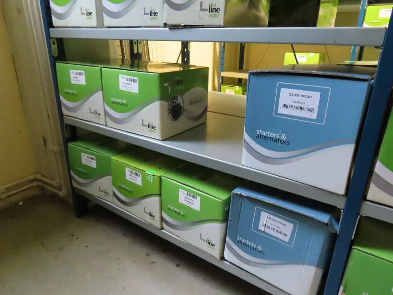 Billede 39 - 16 fag med startere og generatorer