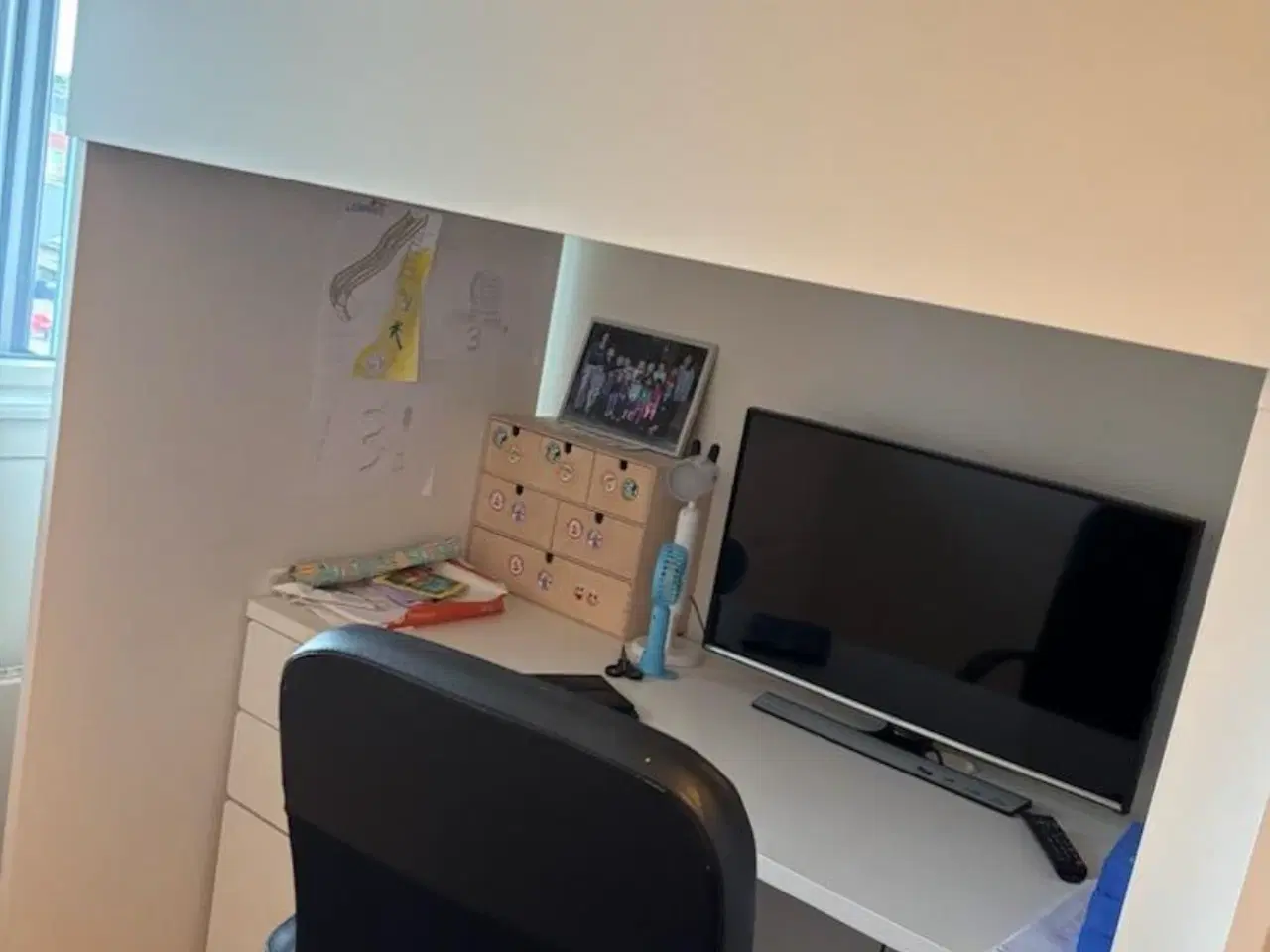 Billede 2 - Børneseng med skrivebord