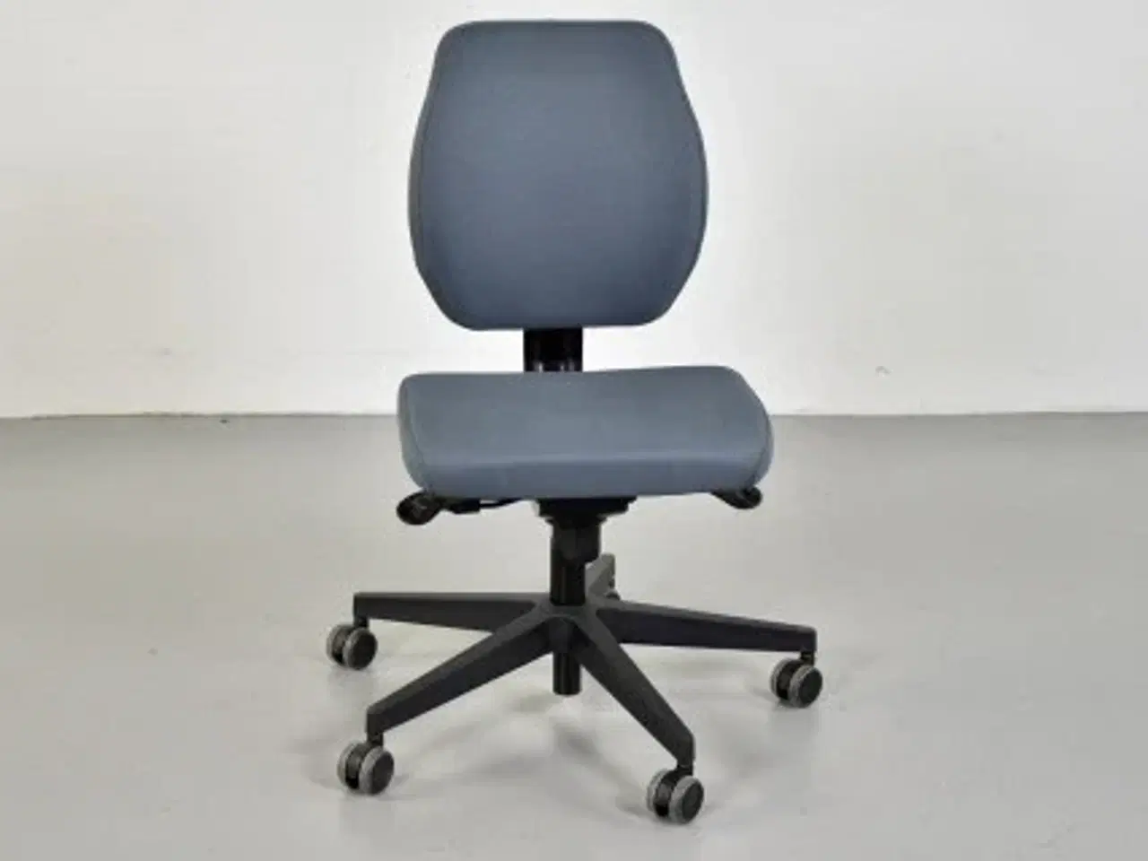 Billede 1 - Scan office kontorstol med blå/grå polster og sort stel, lav ryg