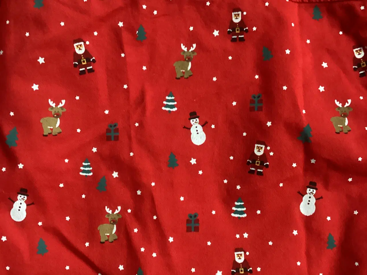 Billede 3 - Rød skjorte med julemotiv